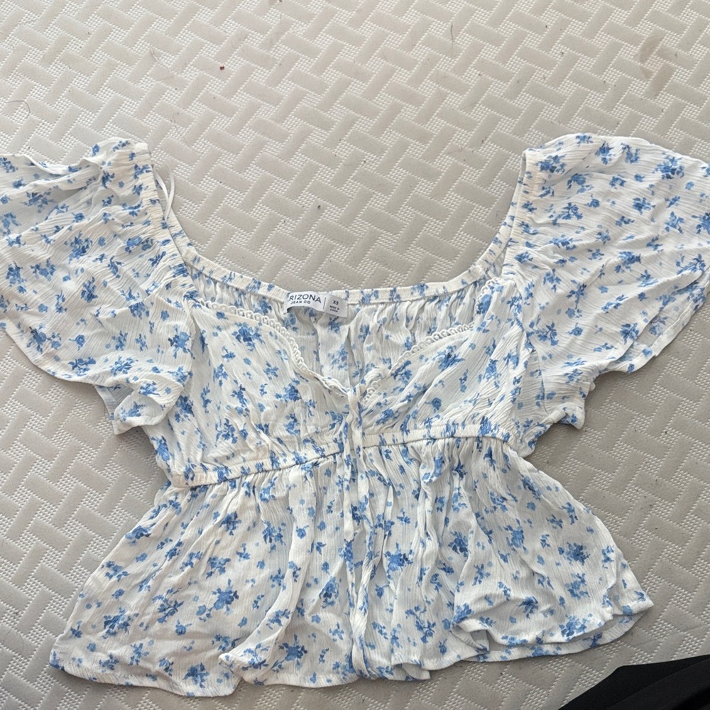 Arizona Jean Company Blue and White Floral Blouse